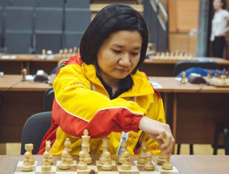 Kỳ thủ Hoàng Thị Bảo Trâm thi đấu ổn định tại giải.